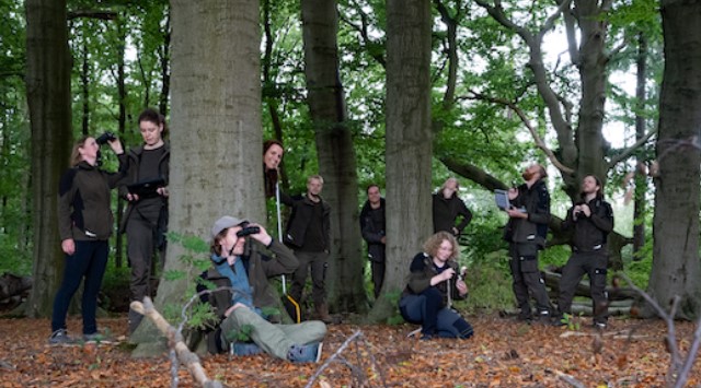 Het team van onderzoekers van planbureau Habitus in het bos.